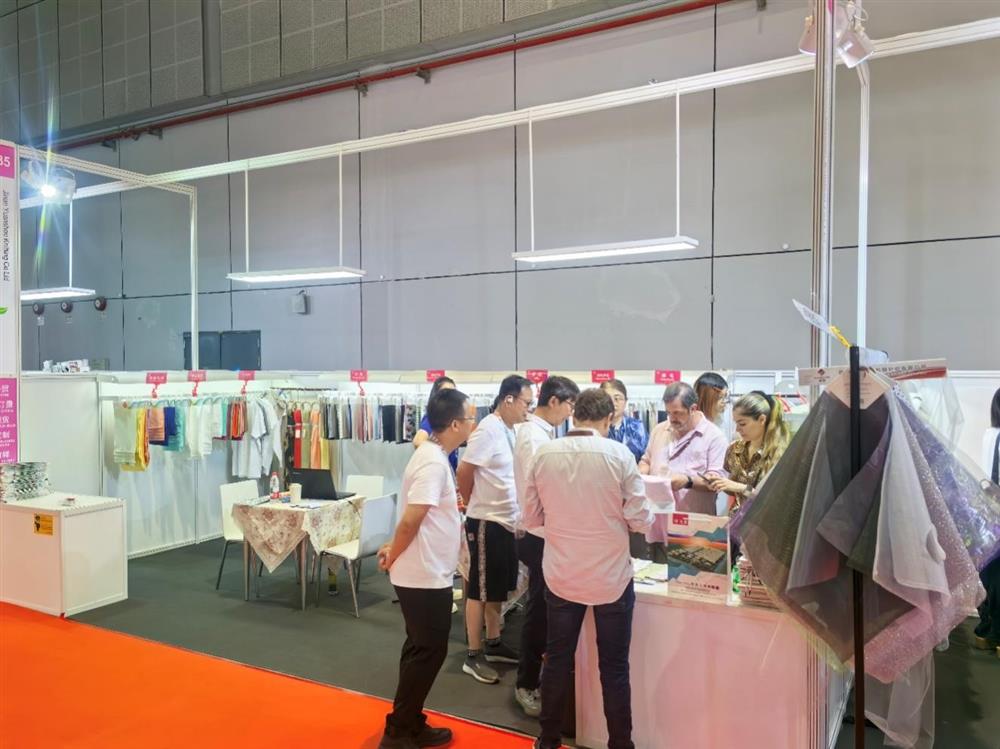 以科技綠色鏈接紡織商機(jī)！元首針織亮相2025中國(guó)國(guó)際紡織面料及輔料（秋冬）博覽會(huì)